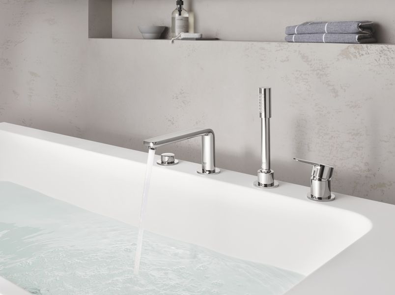 Однорычажный смеситель для ванны на 4 отверстия Grohe Lineare (19577001) 19577001 фото