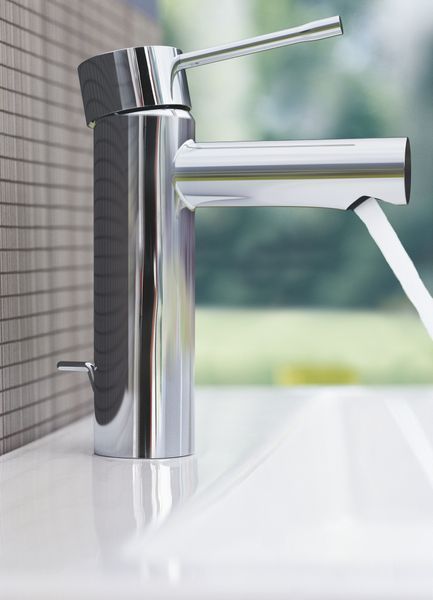 Смеситель для раковины S-размера Grohe Essence New (32898001) 32898001 фото