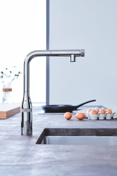 Смеситель для кухни с выдвижным изливом Grohe Essence SmartControl (31615000) 31615000 фото