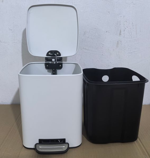 Мусорное ведро с плавным закрытием квадратное Zerix Kubix-TC0106 White 6 л (цвет белый) (ZX6109) ZX6109 фото