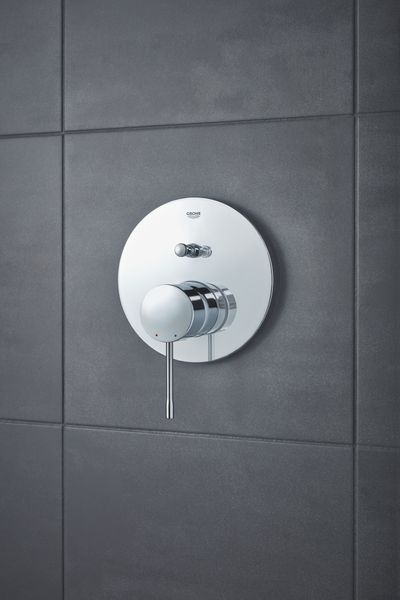 Смеситель скрытого монтажа на 2 потребителя Grohe Essence New (24058001) 24058001 фото