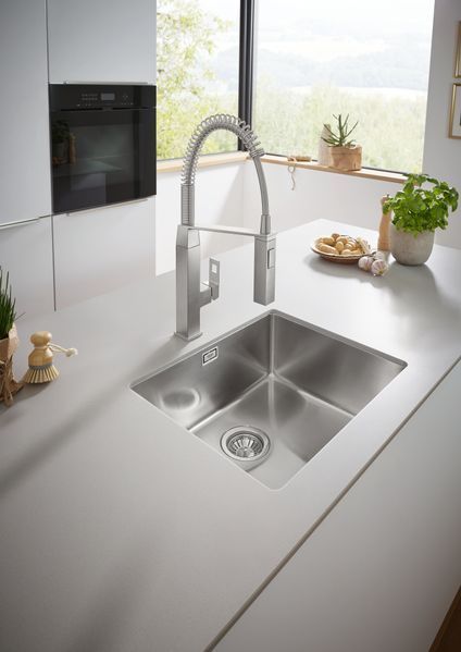 Смеситель для кухни с гибким изливом Grohe Eurocube (31395000) 31395000 фото