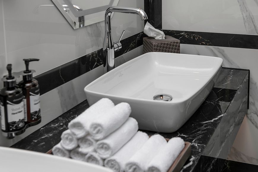 Смеситель для раковины L-размера Grohe Essence New (23541001) 23541001 фото
