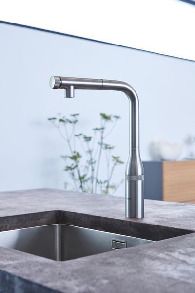 Змішувач для кухні з висувним виливом Grohe Essence SmartControl (31615DC0) 31615DC0 фото